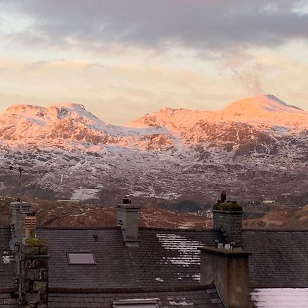 Cosy Cottage In Picturesque Snowdonia With Stunning Views Of The Moelwyn Mountains Blaenau Ffestiniog ภายนอก รูปภาพ