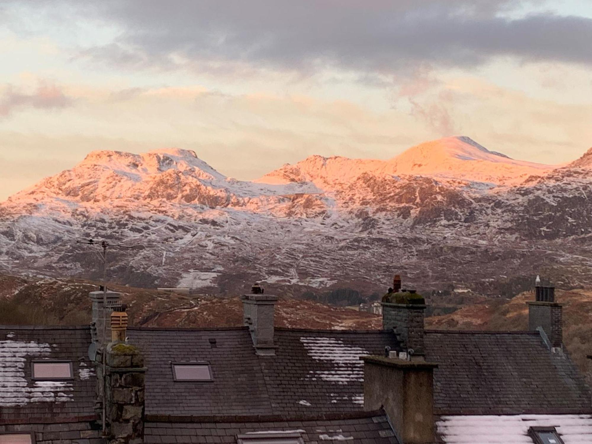 Cosy Cottage In Picturesque Snowdonia With Stunning Views Of The Moelwyn Mountains Blaenau Ffestiniog ภายนอก รูปภาพ